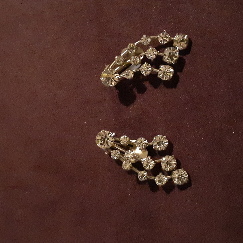 Crystal Clear Rhinestone Earrings. Silver Plated 1 1/2" X 1" (L11 B1)